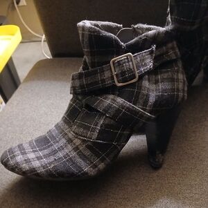 Diba Plaid Fabric Ankle Boots Womens Size 7.5